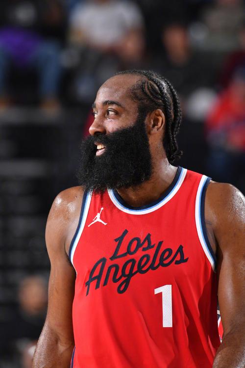 青岛快节奏打法极具观赏性（青岛高节奏打法赏心悦目）