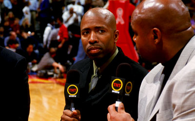 最后连失绝平三分！贺希宁19中9空砍21+8+8 三分6中0（关键时刻连失扳平三分！贺希宁19投9中空砍21分8板8助 三分球6投0中）