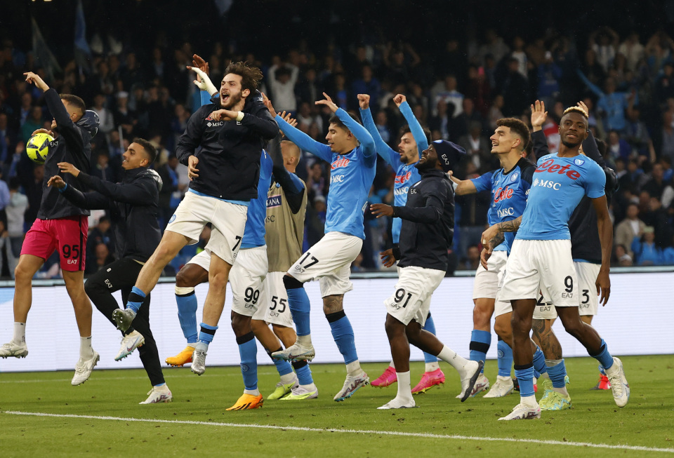 NBA球员数据统计：得分、篮板、助攻排行（NBA球员数据分析：得分、篮板与助攻榜单）