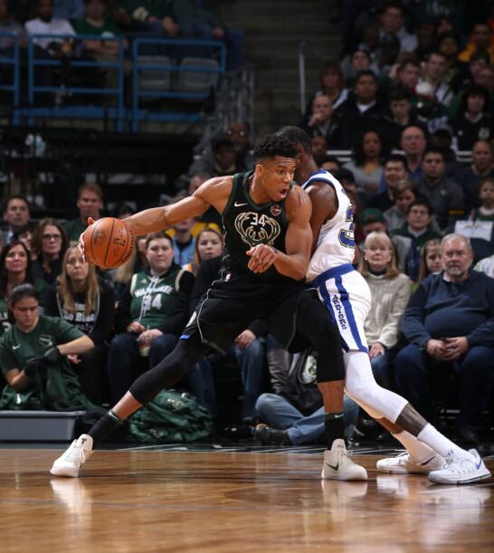 皮克：从纸面上看，法国是明年世界杯上最好的球队（皮克：论纸面实力，法国堪称明年世界杯最强队）