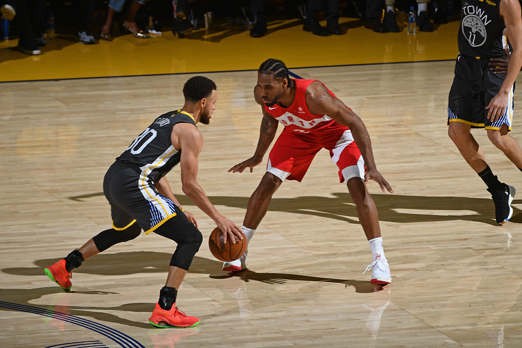 NBA：凯尔特人击败奇才 双探花合砍60分（凯尔特人击退奇才，双子星合计拿下60分）