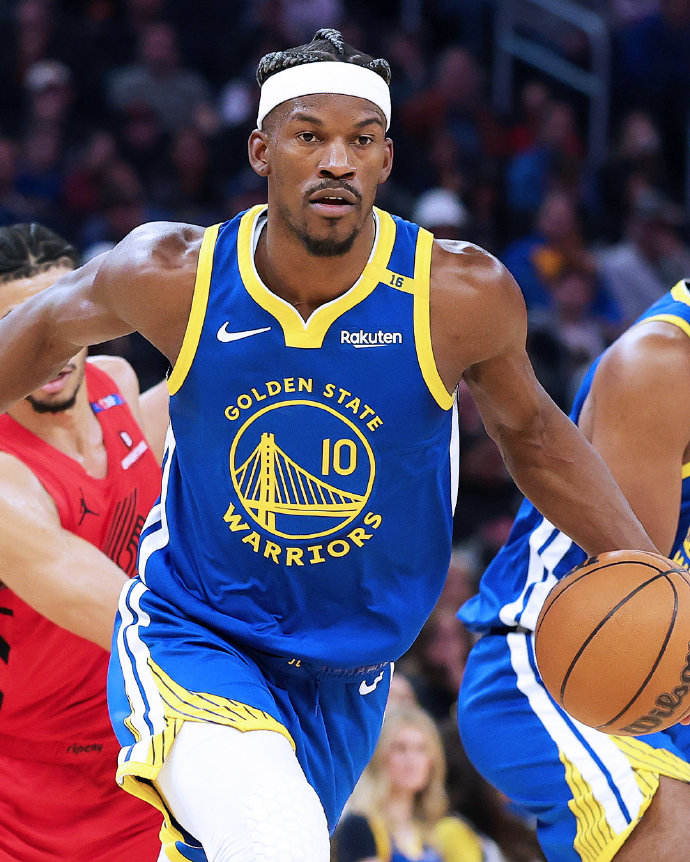 擅打硬仗！曼联对阵上半区球队豪取15分，位列英超球队之首（硬仗不手软：曼联对阵上半区豪取15分，高居英超第一）