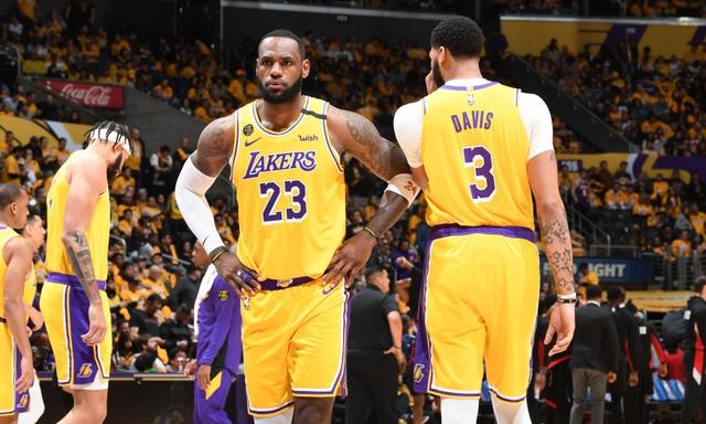 邓卓翔：球员状态并不让人满意，技战术也没有可圈可点的地方（邓卓翔：队员状态欠佳，技战术表现乏善可陈）