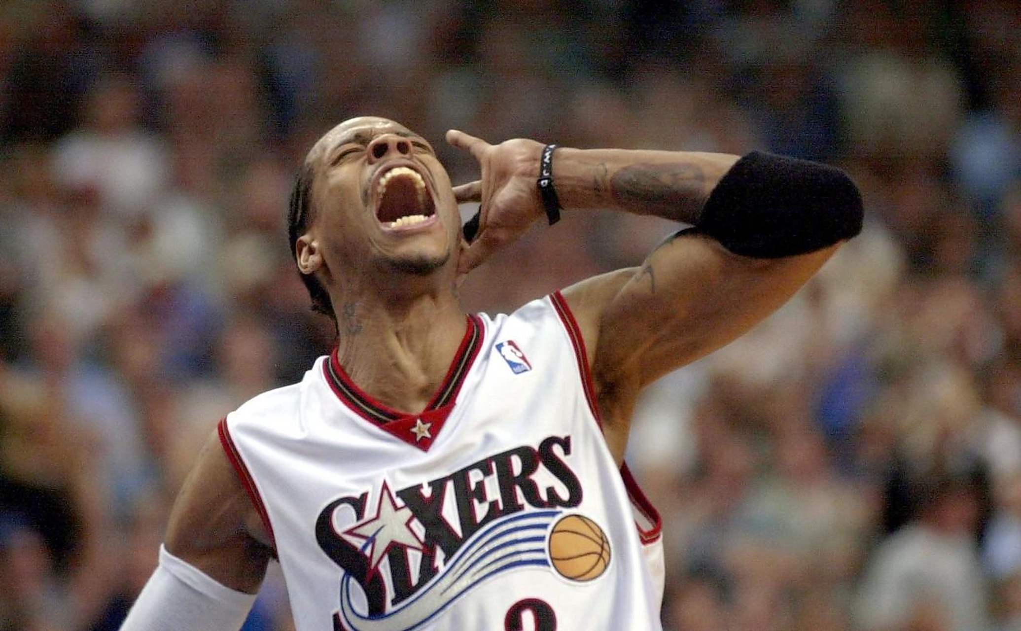 这队的传球流动太迷人（这支球队的传球流畅得令人着迷）