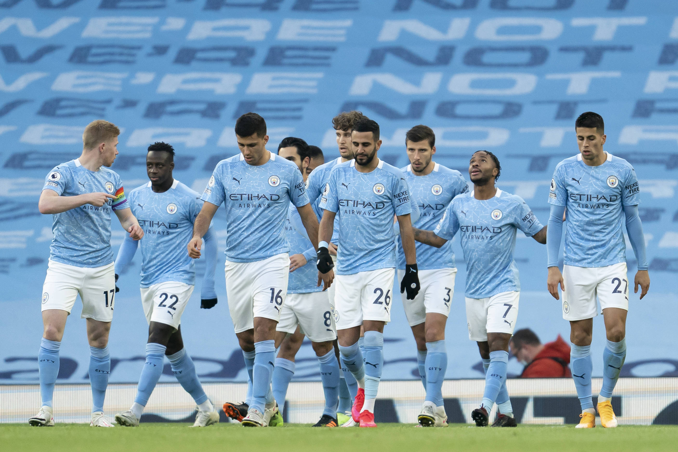 步行者队对国王队埃利斯产生兴趣，多支球队有意步行者队沃克（步行者有意国王后卫埃利斯，多队竞逐步行者新秀沃克）