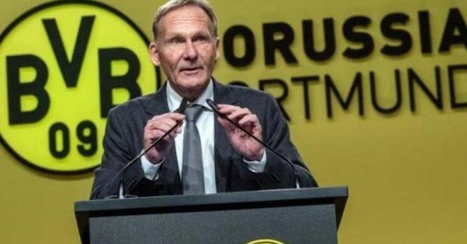 热搜第一！#泰勒斯威夫特官宣订婚 ，男方是知名橄榄球球星（热搜第一！泰勒·斯威夫特宣布订婚，对象为知名橄榄球球星）