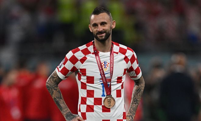 实况足球：又送高光+精选啦! 新普拉蒂尼登场!（实况足球：高光与精选再度来袭，普拉蒂尼新卡亮相！）