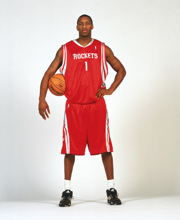 半场战报：尤文2-1卡利亚里，伊尔迪兹双响，弗拉霍维奇伤退（半场尤文2-1卡利亚里：伊尔迪兹梅开二度，弗拉霍维奇因伤离场）