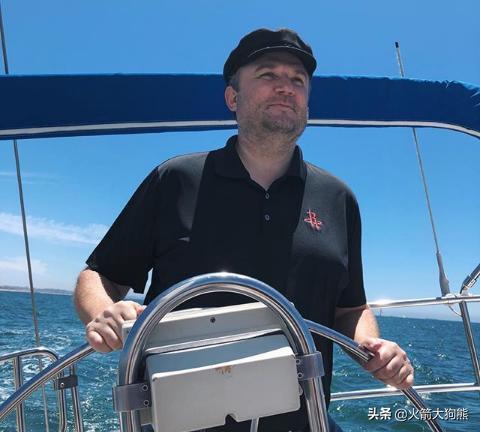 阿斯：皇马不会强行引入中场球员，勉强补强不如维持现有阵容（阿斯报：皇马不盲目引进中场，宁保现有阵容不做勉强补强）